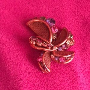 Vintage gemstone brooch pin with gold and gold mesh